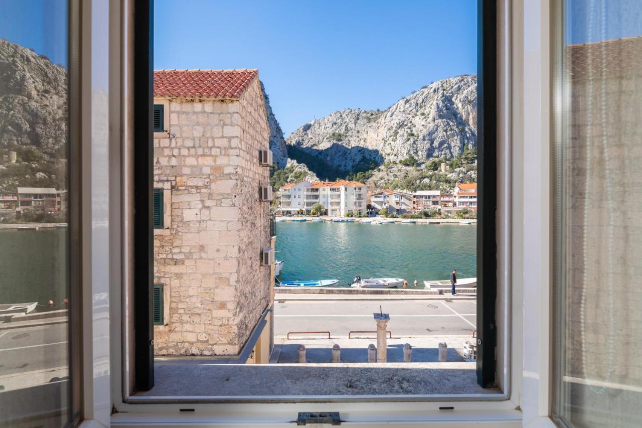 Central Alley Omiš Buitenkant foto