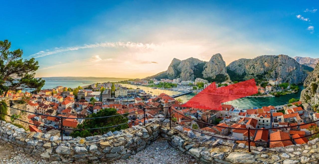 Central Alley Omiš Buitenkant foto